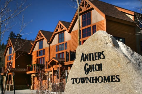 Antlers Gulch 502 by SummitCove Lodging House in Keystone