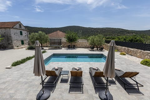 Villa Bosilen with private pool, near Trogir, Split airport, quiet area, family villa Villa in Šibenik-Knin County, Croatia