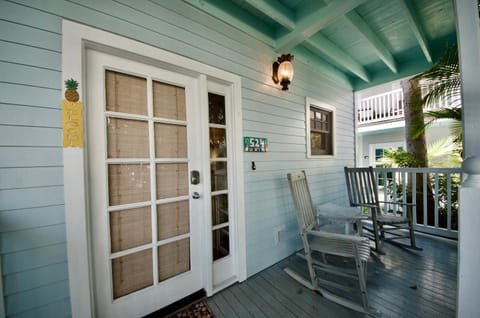 Facade/entrance, Balcony/Terrace