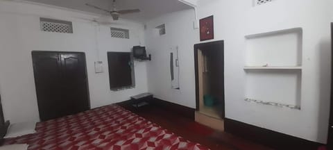 Rupak Rest House ,Call 79031-58122 !Near deoghar Baba Mandir Hostel in West Bengal