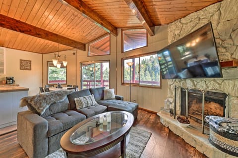 Lake Arrowhead Cabin with Deck and Stunning Mtn Views! Casa in Lake Arrowhead