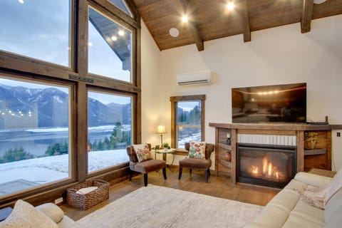 Dazzling Cle Elum Home with Game Room and Fire Pit! Haus in Cle Elum Lake