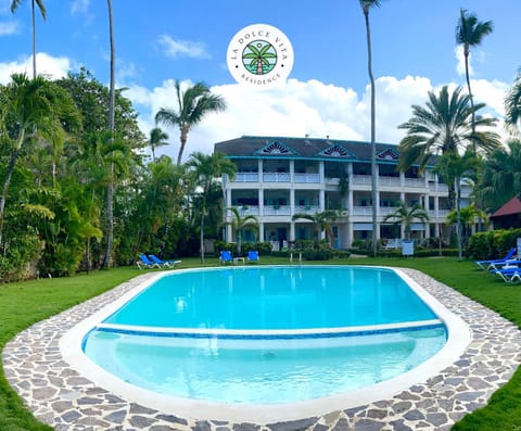 Property building, Pool view