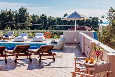 Natural landscape, View (from property/room), Sea view, Swimming pool, sunbed