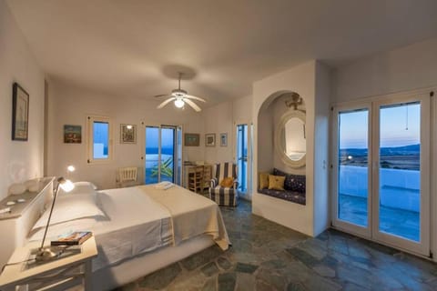 Pure White Seven-Bedroom Villa - 16 Guests - Private Pool - Aspro Chorio Villa in Paros, Greece