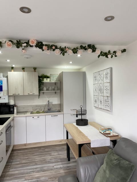 SNOWDON LODGE - GLAN GWNA HOLIDAY PARK CAERNARFON - Luxury Family Lodge House in Wales