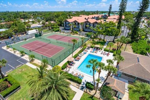 Bird's eye view, Tennis court, Swimming pool