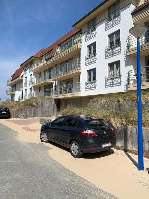 Two bedroom apartment - 50 meters from beach and KYC Condo in De Panne