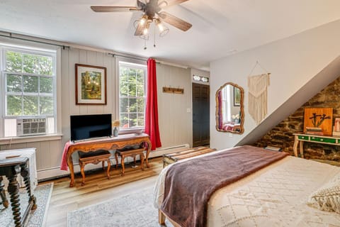 Charming Getaway Less Than 1 Mi to Downtown Lambertville! Apartamento in Lambertville