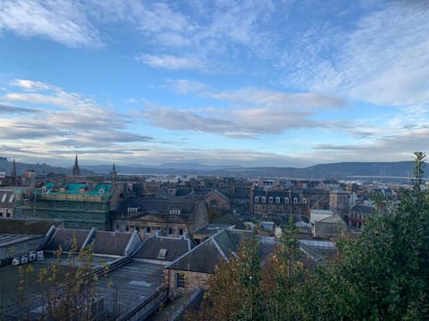 Hill House - Mews Town House, in a quiet private close, in the City Centre of Inverness. House in Inverness