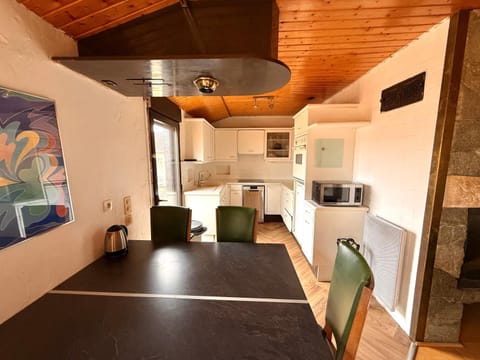 Chaleureux appartement centre ville proche gare. Apartment in Besançon