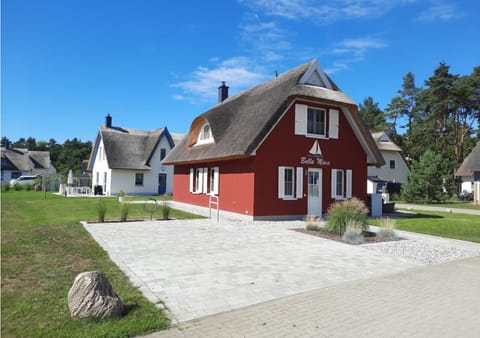 Property building, Facade/entrance, Garden, Street view