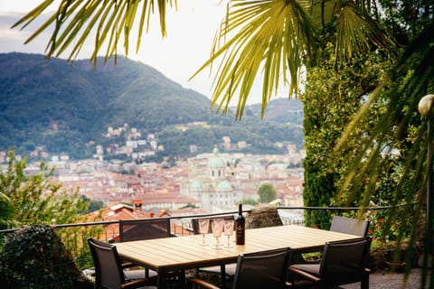Balcony/Terrace, City view