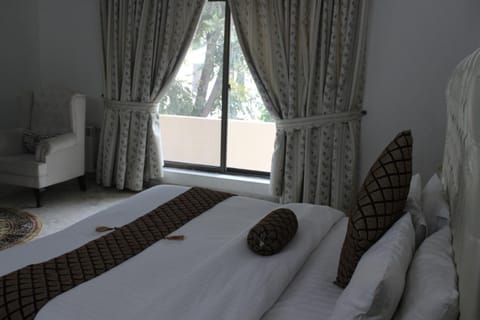 Royal Luxus Guest House Bed and Breakfast in Islamabad