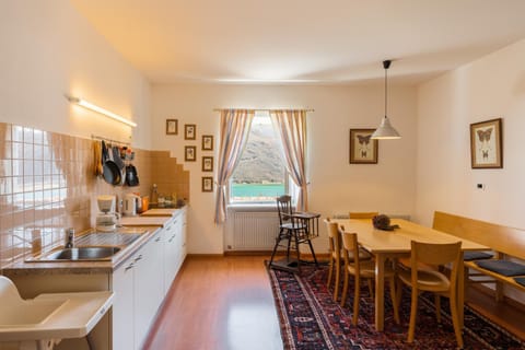 Kitchen or kitchenette, Seating area, Dining area, Lake view