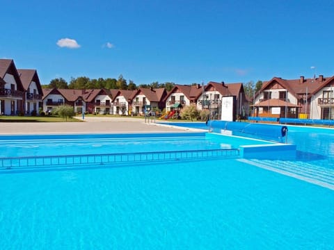 Property building, Day, Pool view, Swimming pool, Swimming pool