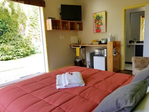 City central apartment – modern, private & quiet Bed and Breakfast in Invercargill