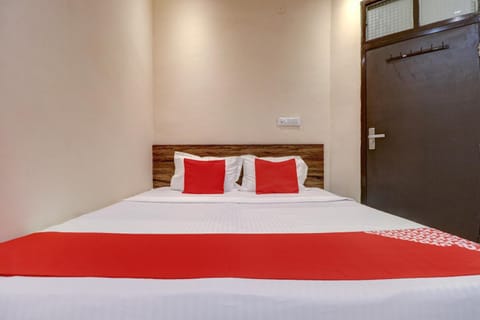 OYO Flagship 77562 Hotel Kabir Hotel in Ludhiana