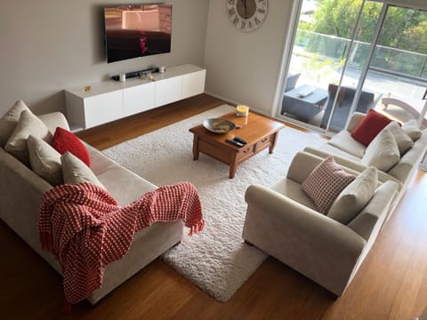 Communal lounge/ TV room, TV and multimedia, Living room