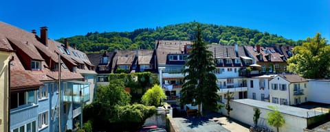 Day, Neighbourhood, Summer, Mountain view, Time of day, Inner courtyard view