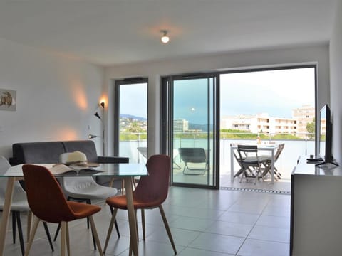 Appartement moderne avec terrasse, parking et proche plage au Lavandou - 2 étoiles - FR-1-251-331 Apartment in Le Lavandou