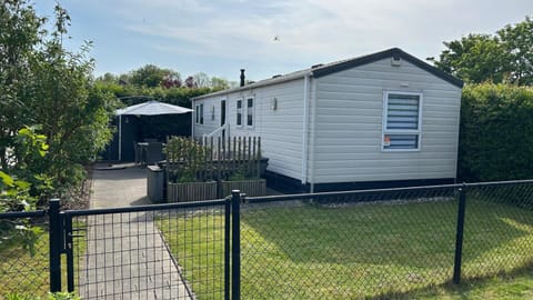 Property building, Facade/entrance, Off site