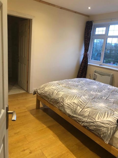 1-Bed unit 10 minute drive from Hellfire Caves Haus in High Wycombe