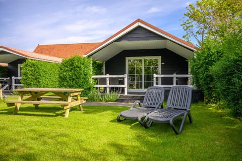 Property building, Patio, Garden, sunbed