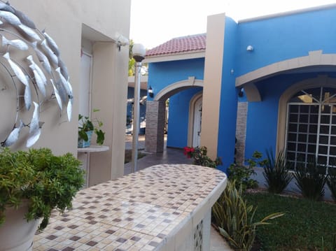 Property building, Day, Balcony/Terrace