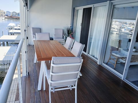 Marina View Port Geographe with WiFi House in Busselton