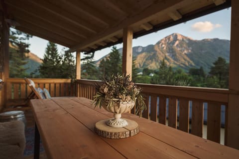 Natural landscape, Balcony/Terrace, Dining area, Mountain view