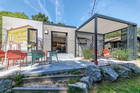 Patio, Dining area, Garden view