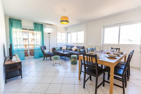 Communal lounge/ TV room, Living room, Seating area