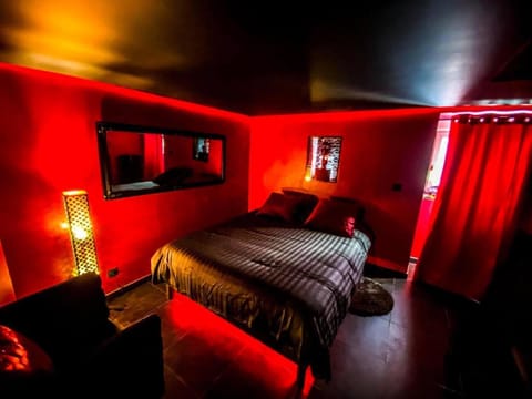 Le rêve d’une nuit suite mystérieuse Hôtel d’amour in Sarreguemines