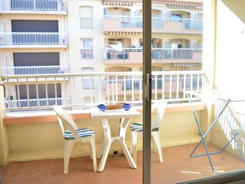 Studio lumineux à 30m de la plage, balcon, clim, commerces à côté - FR-1-226-444 Apartment in Sainte-Maxime