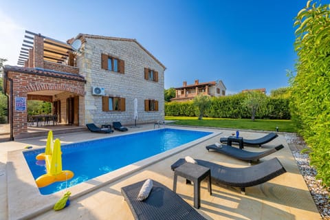 Property building, Patio, Pool view, Swimming pool, sunbed