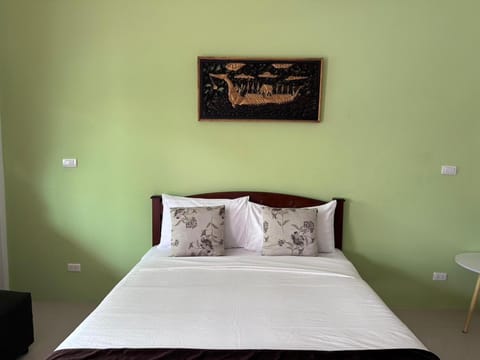 นิวเวฟภูเก็ต Bed and Breakfast in Chalong