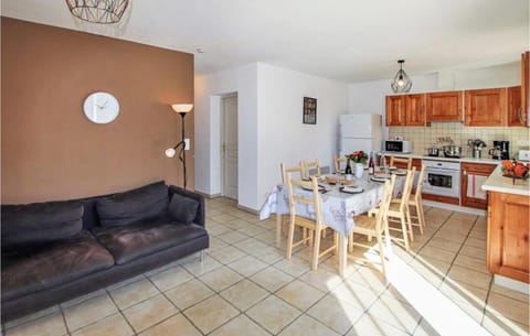 Beautiful Home In Rochefort Du Gard With Kitchen Haus in Rochefort-du-Gard