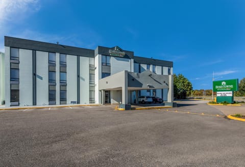 HomeTowne Studios by Red Roof Newport News - Hampton West Hotel in Hampton