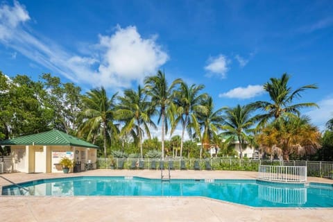 Spring, Day, Garden, Hot Tub, Garden view, Pool view, Swimming pool, Sunrise, sunbed