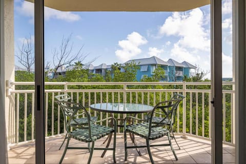 Tortuga Suite at Sunrise Suites Resort - Heated Pool, Hot Tub & Free Parking House in Stock Island