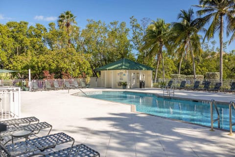 Tortuga Suite at Sunrise Suites Resort - Heated Pool, Hot Tub & Free Parking House in Stock Island
