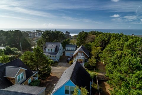 Driftwood Bella Beach House in Lincoln Beach