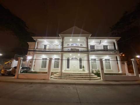 WHITE HOUSE Apartment in Guayaquil