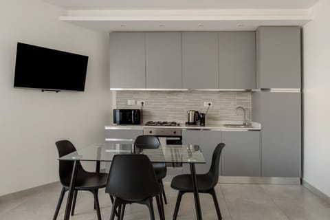 Dining area, kitchen