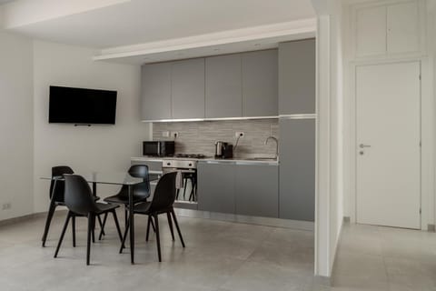 Dining area, kitchen