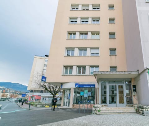 apparthotel-gare-chambery Condo in Chambery