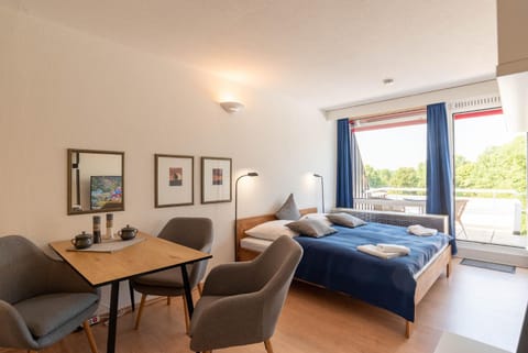 Bed, Photo of the whole room, Dining area