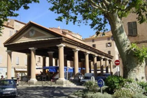 Marché couvert Apartment in L'Île-Rousse