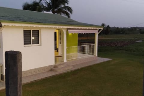 Property building, Facade/entrance, Garden